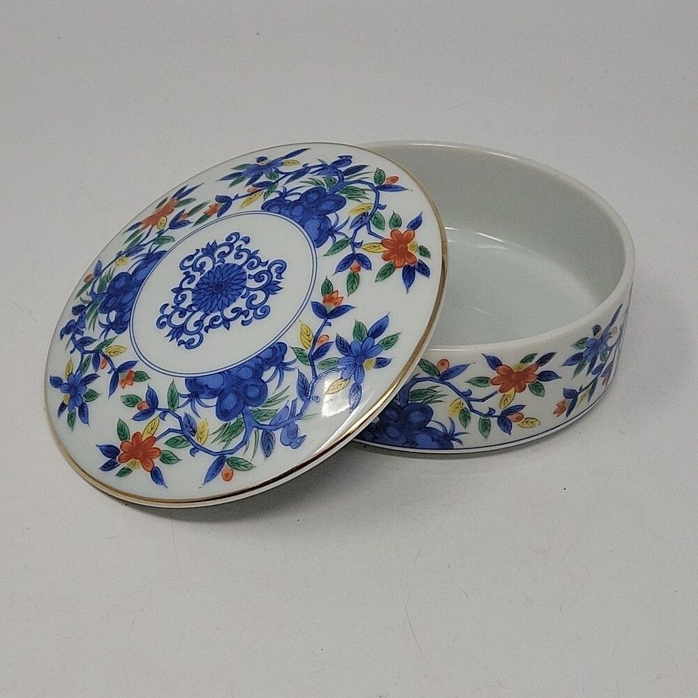 Takahashi San Francisco Geometric Blue & White Floral Trinket Dish with Lid 5"